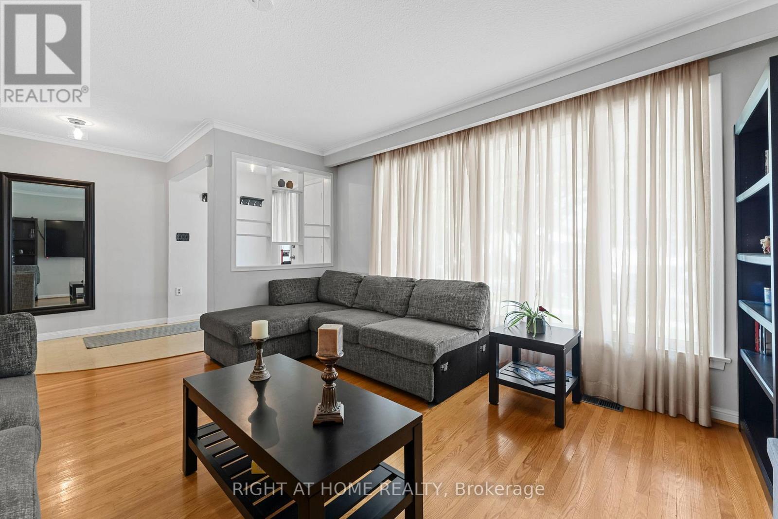 19 Dunsany Crescent, Toronto, Ontario  M9R 3W7 - Photo 9 - W12390365