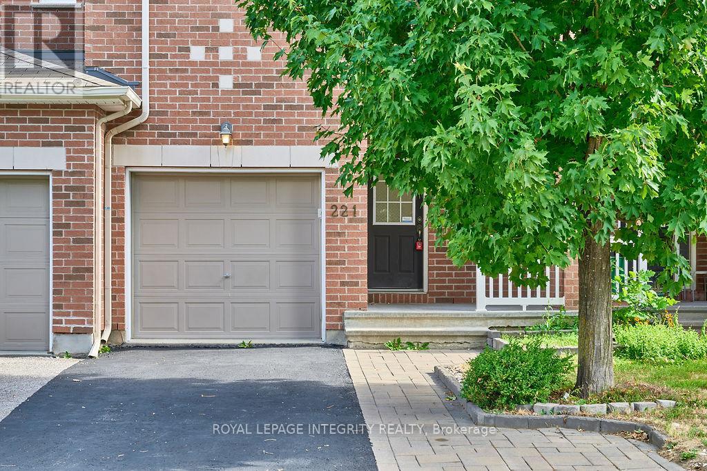 221 Badgeley Avenue, Ottawa, Ontario  K2T 0A4 - Photo 2 - X12390376