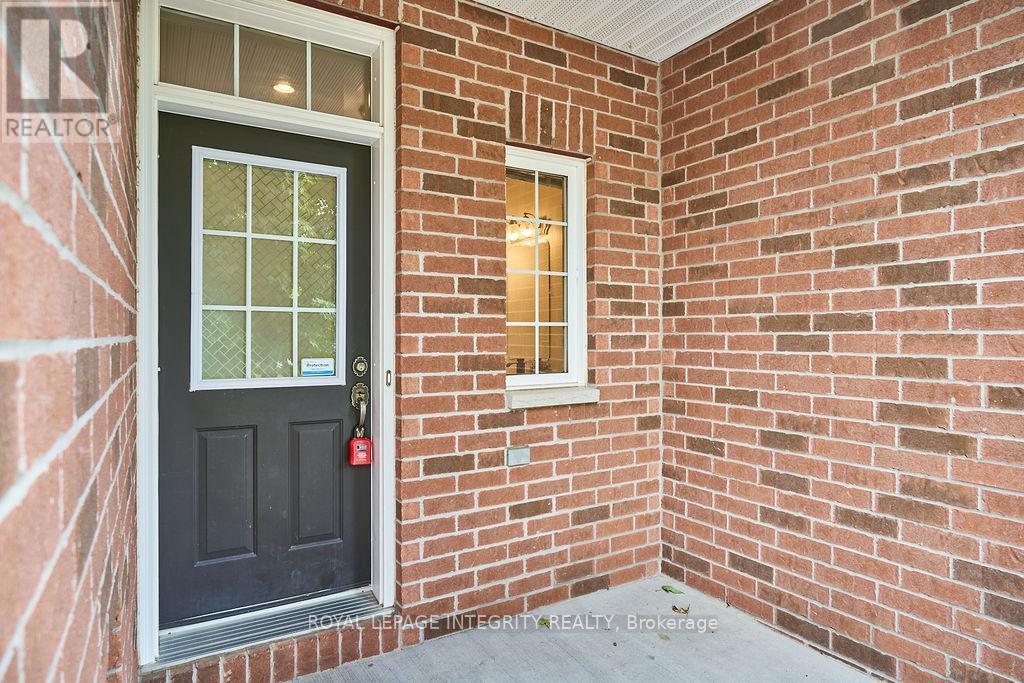 221 Badgeley Avenue, Ottawa, Ontario  K2T 0A4 - Photo 3 - X12390376