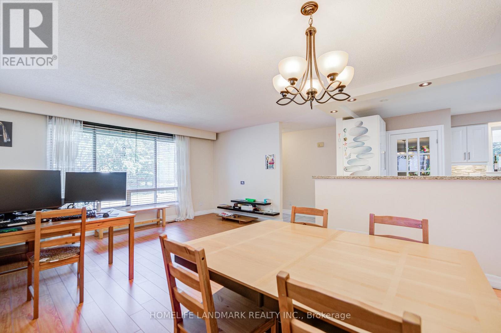 138 Osborne Crescent, Oakville (Cp College Park), Ontario  L6H 1G1 - Photo 10 - W12390381