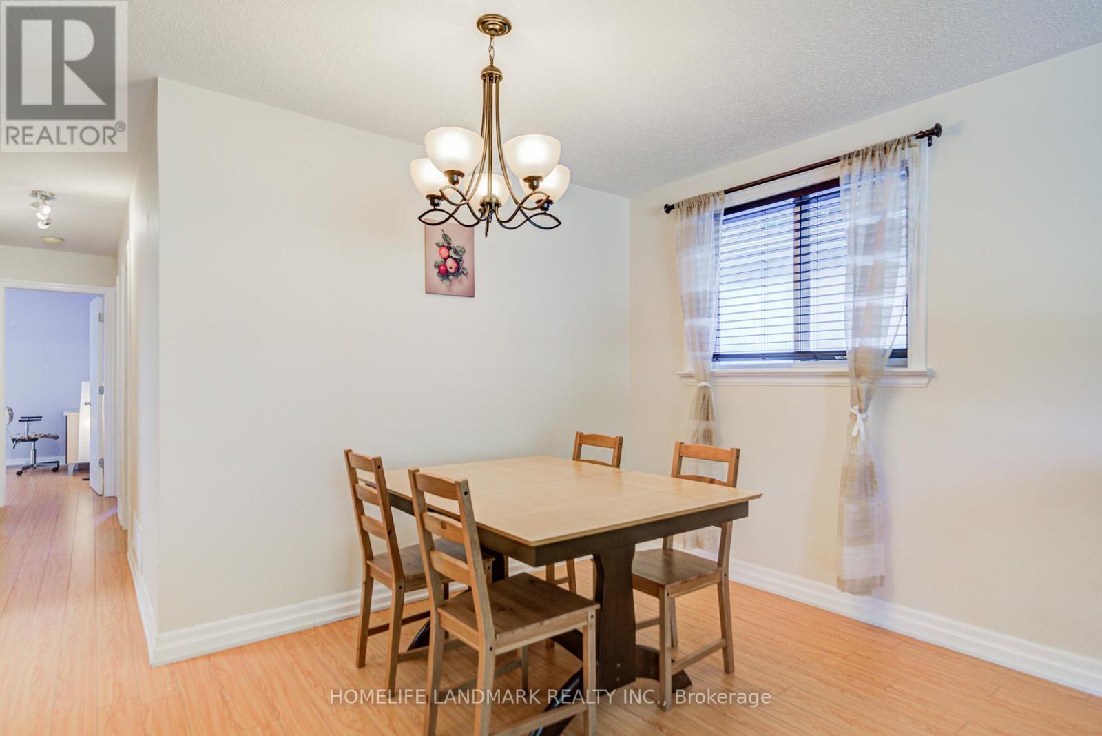 138 Osborne Crescent, Oakville (Cp College Park), Ontario  L6H 1G1 - Photo 12 - W12390381