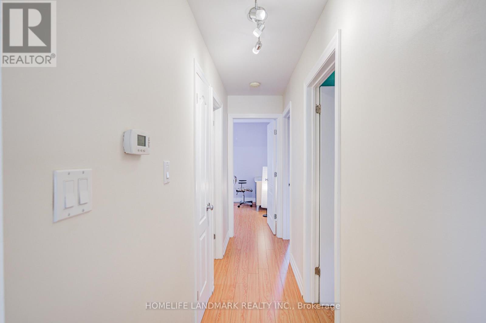138 Osborne Crescent, Oakville (Cp College Park), Ontario  L6H 1G1 - Photo 7 - W12390381