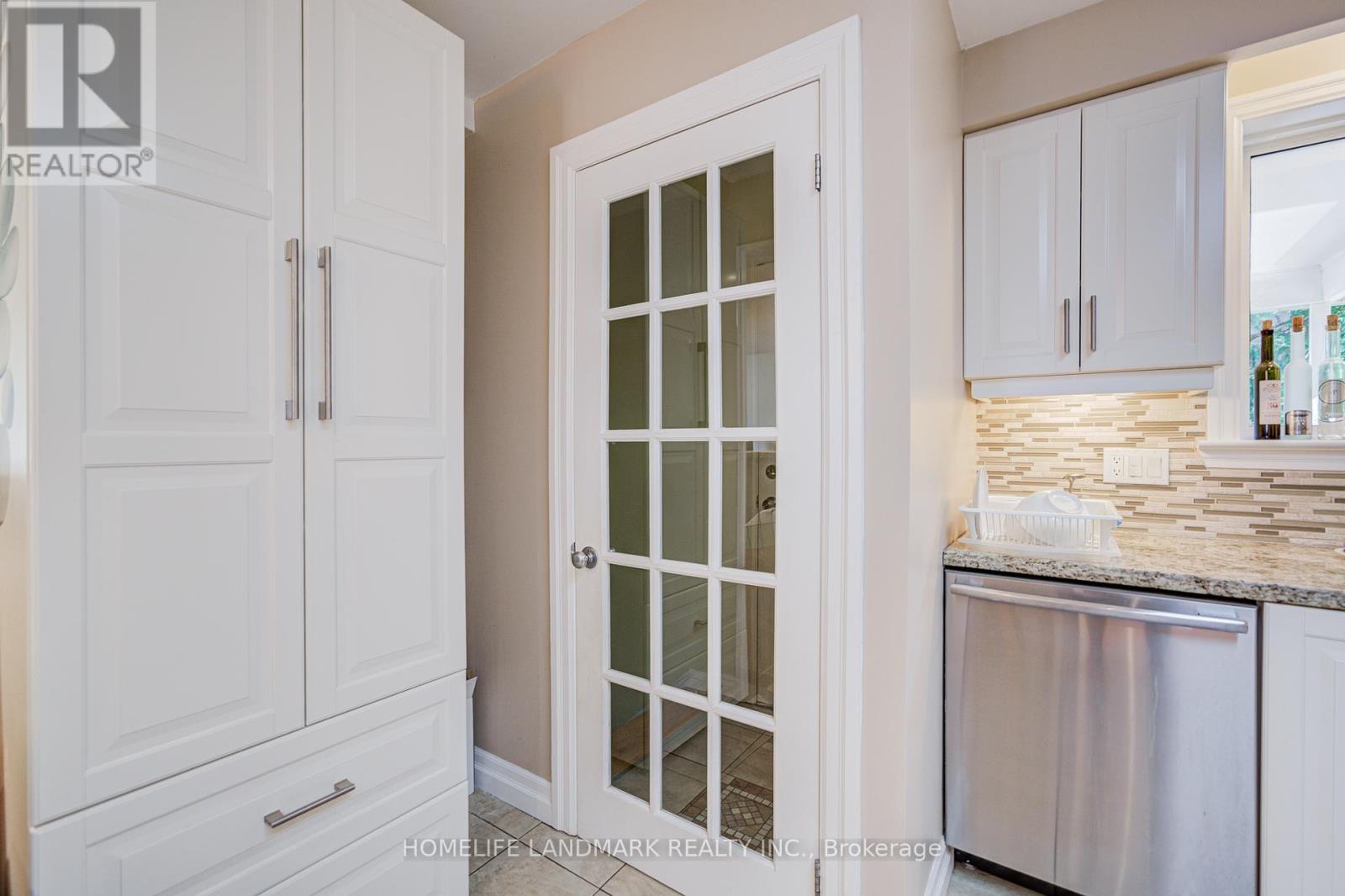 138 Osborne Crescent, Oakville (Cp College Park), Ontario  L6H 1G1 - Photo 9 - W12390381