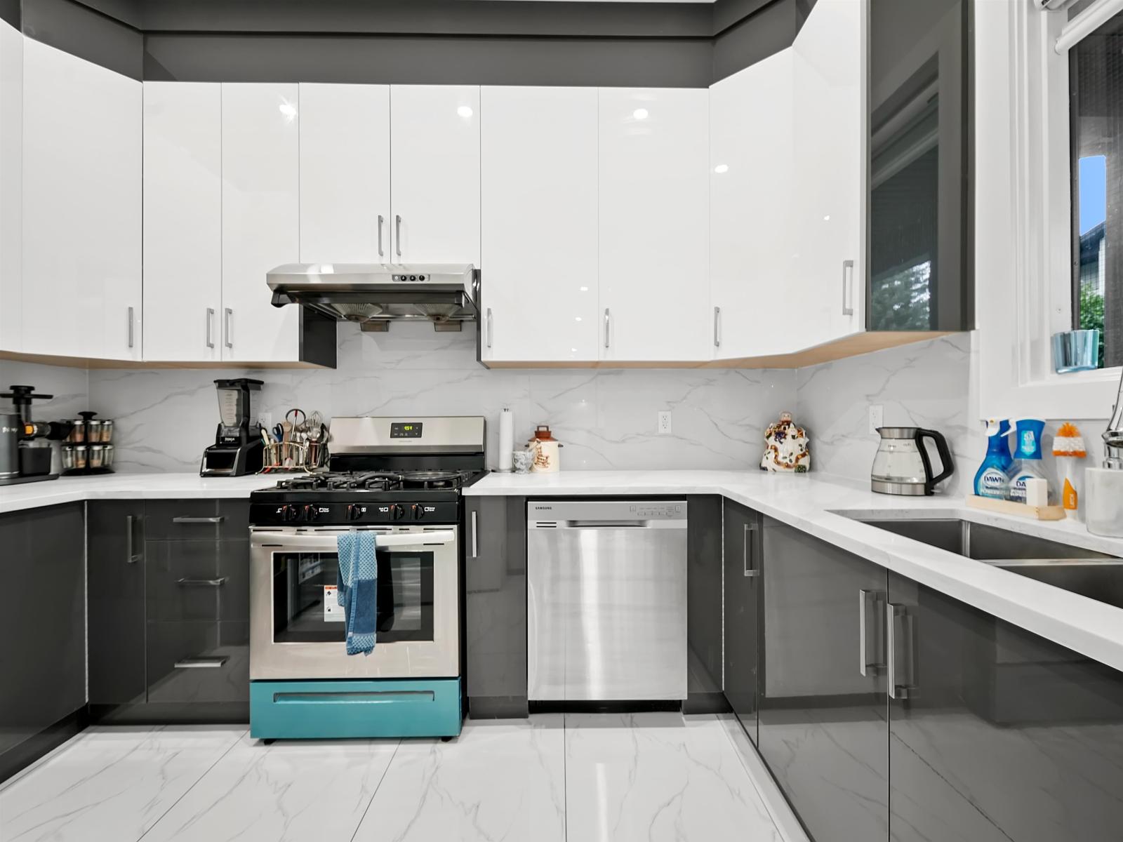 16158 96b Avenue, Surrey, British Columbia  V4N 5X2 - Photo 12 - R3044920