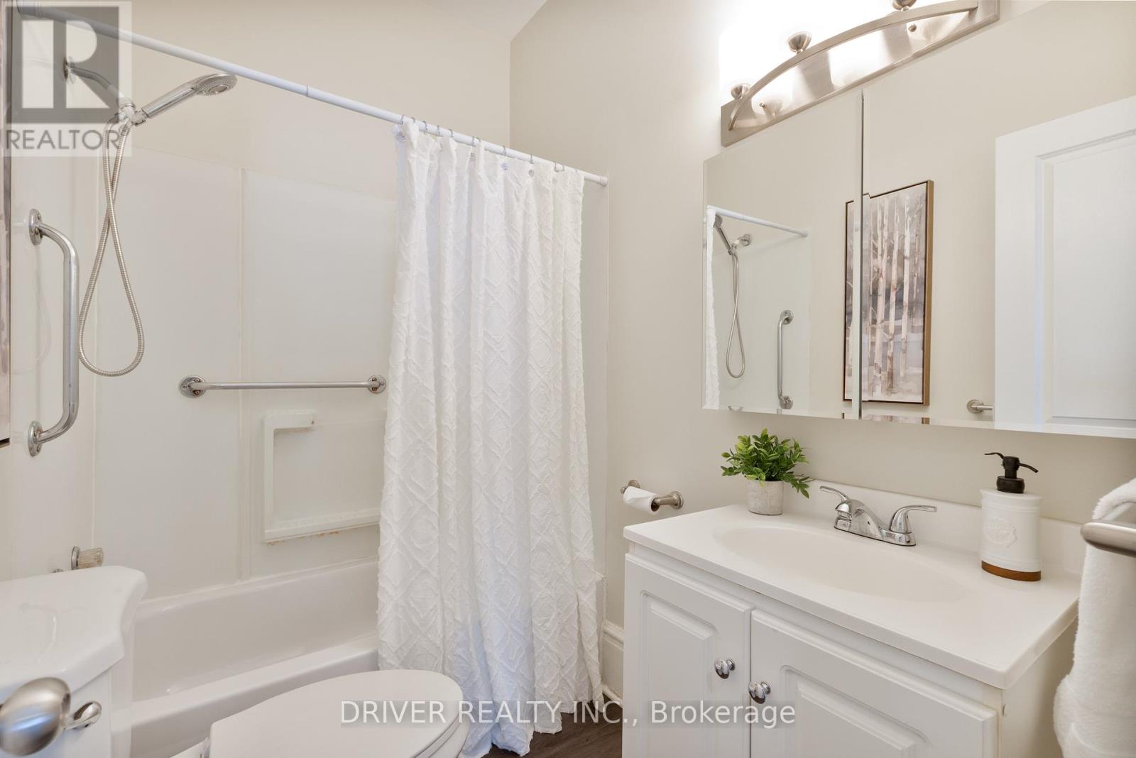 91 Malakoff Street, St. Thomas, Ontario  N5P 1M3 - Photo 10 - X12390444