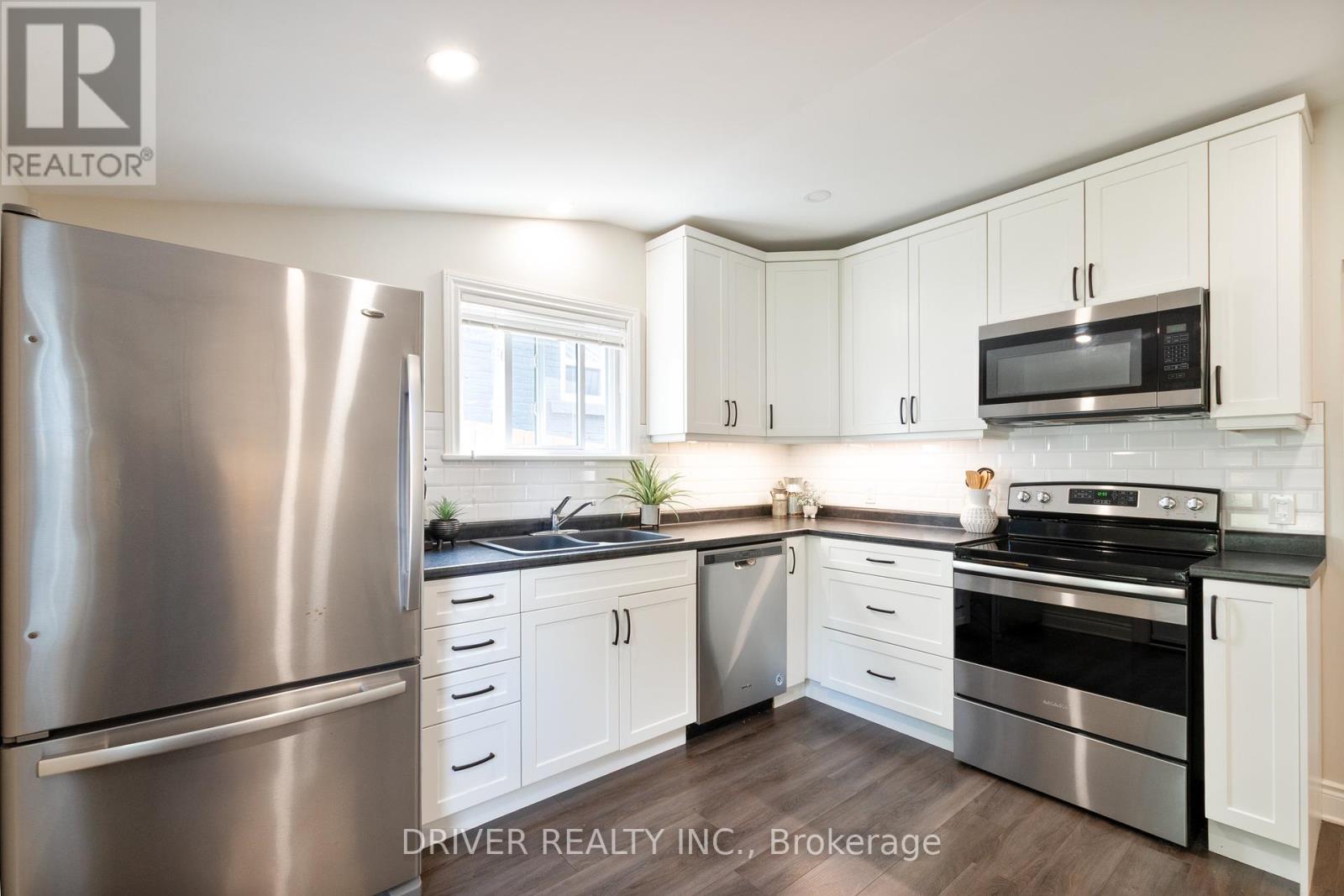 91 Malakoff Street, St. Thomas, Ontario  N5P 1M3 - Photo 14 - X12390444