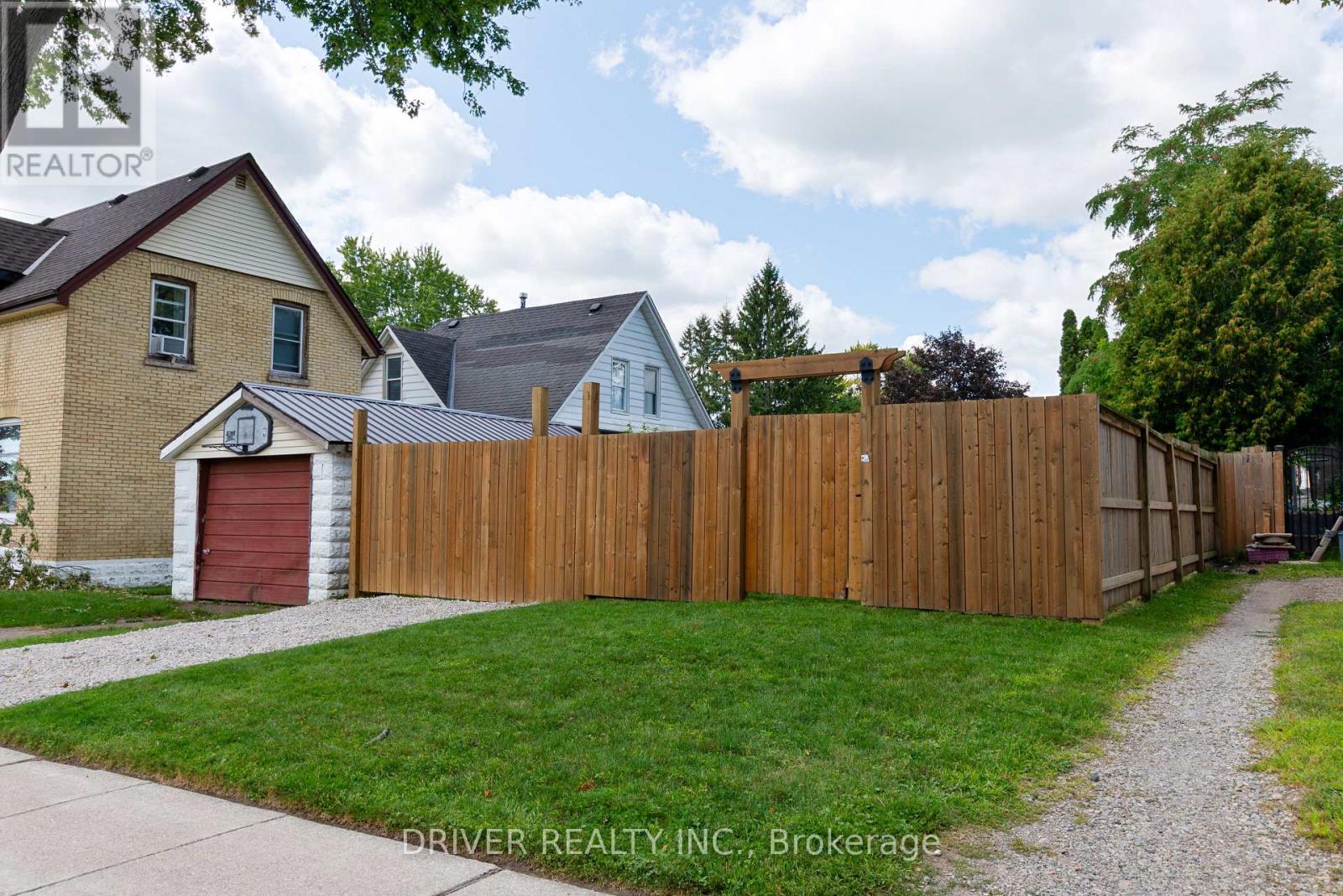 91 Malakoff Street, St. Thomas, Ontario  N5P 1M3 - Photo 21 - X12390444