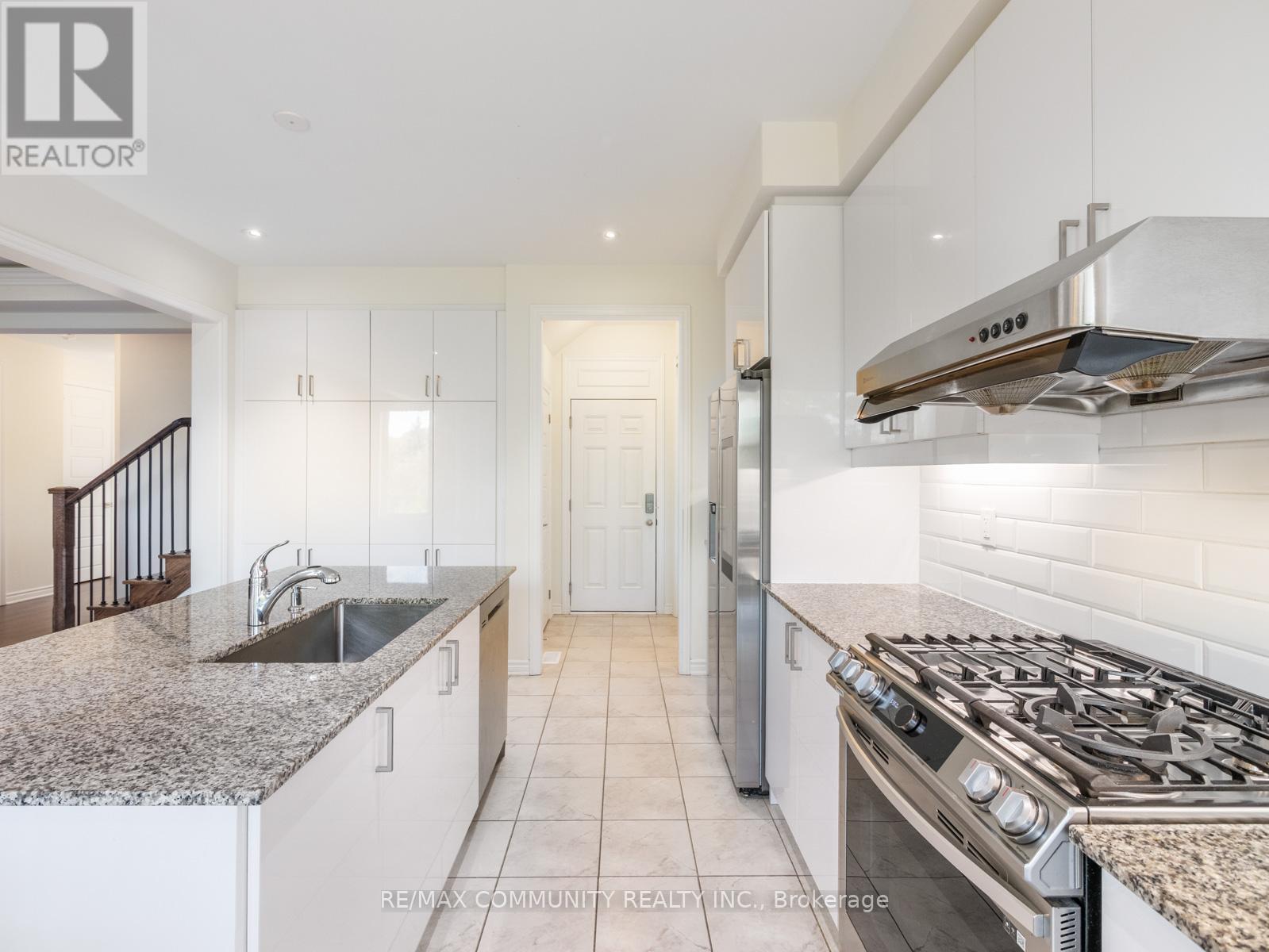 80 Barkerville Drive, Whitby (Lynde Creek), Ontario  L1P 0L8 - Photo 18 - E12390422