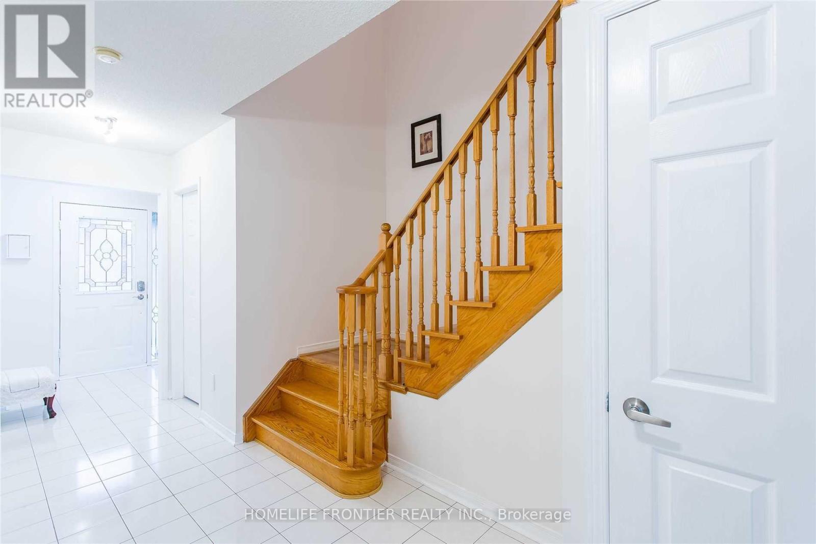 479 Blackstock Road, Newmarket, Ontario  L3Y 8H6 - Photo 3 - N12390389