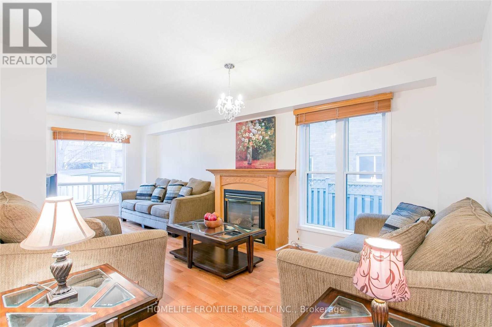 479 Blackstock Road, Newmarket, Ontario  L3Y 8H6 - Photo 4 - N12390389