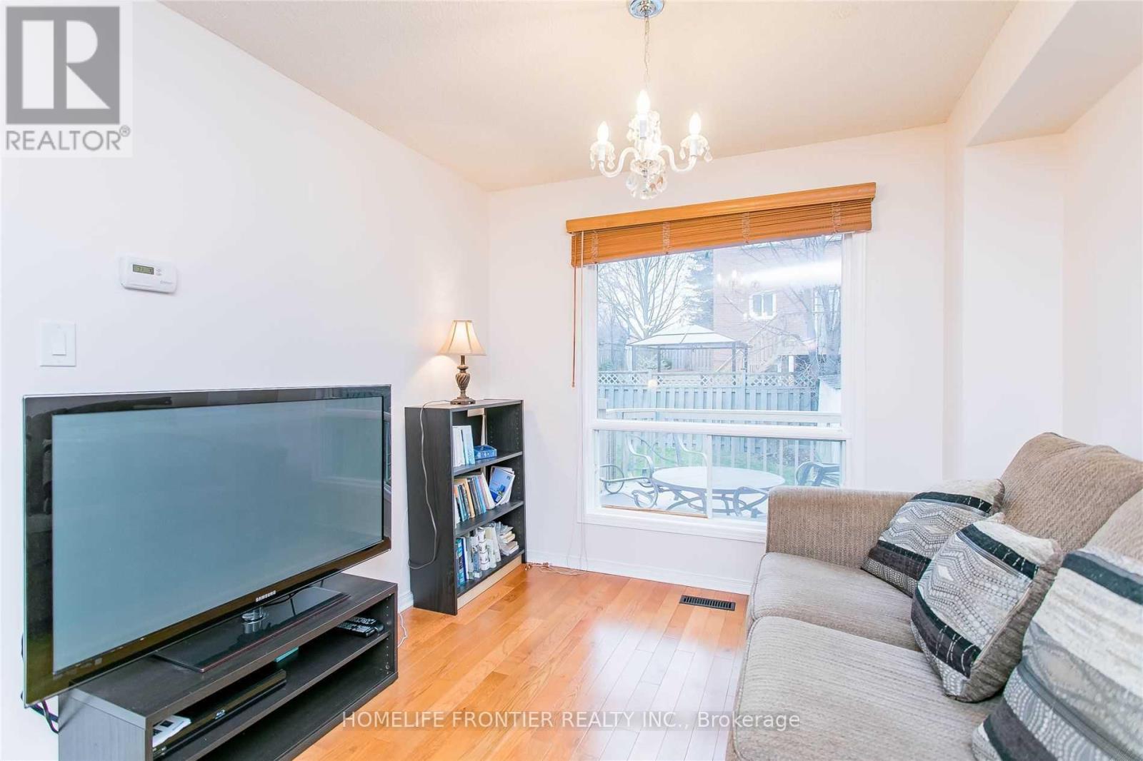 479 Blackstock Road, Newmarket, Ontario  L3Y 8H6 - Photo 6 - N12390389