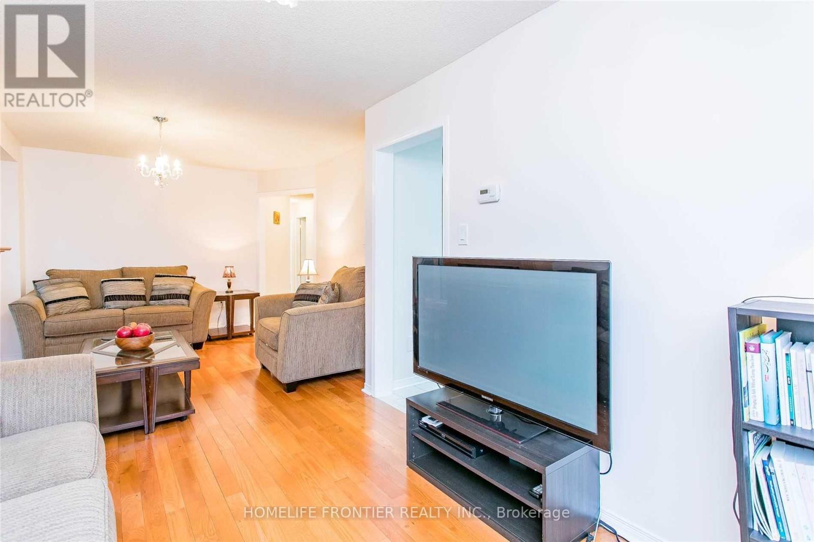479 Blackstock Road, Newmarket, Ontario  L3Y 8H6 - Photo 7 - N12390389