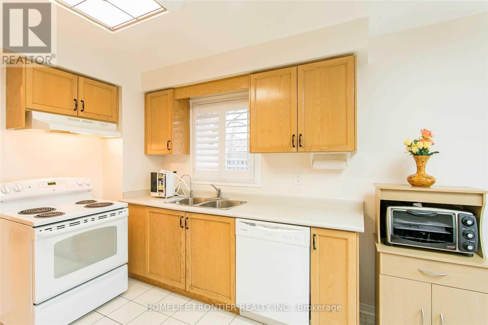 479 Blackstock Road, Newmarket, Ontario  L3Y 8H6 - Photo 9 - N12390389
