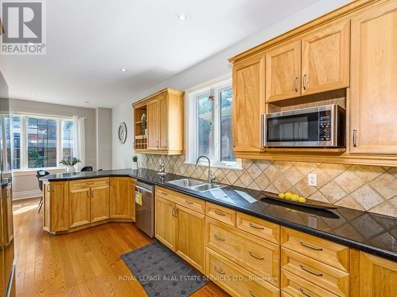 37 Maydolph Road, Toronto, Ontario  M9B 1V9 - Photo 15 - W12390428
