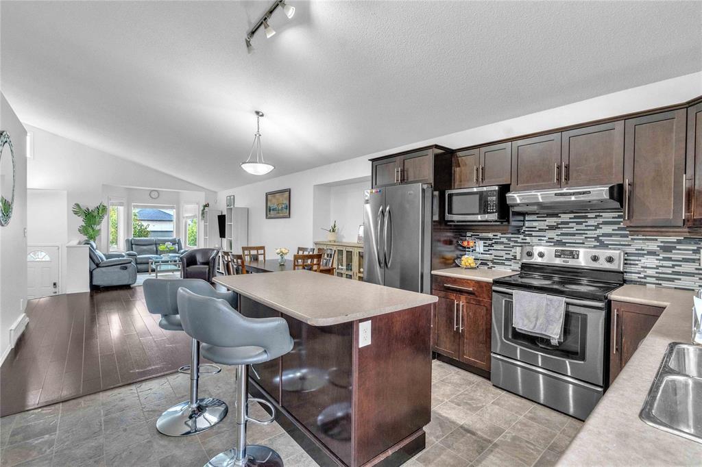 138 Tychonick Bay, Winnipeg, Manitoba  R3W 0C2 - Photo 11 - 202522499