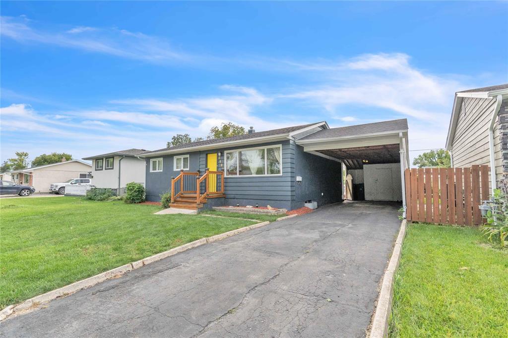 1401 Hoka Street, Winnipeg, Manitoba  R2C 2V8 - Photo 2 - 202522588