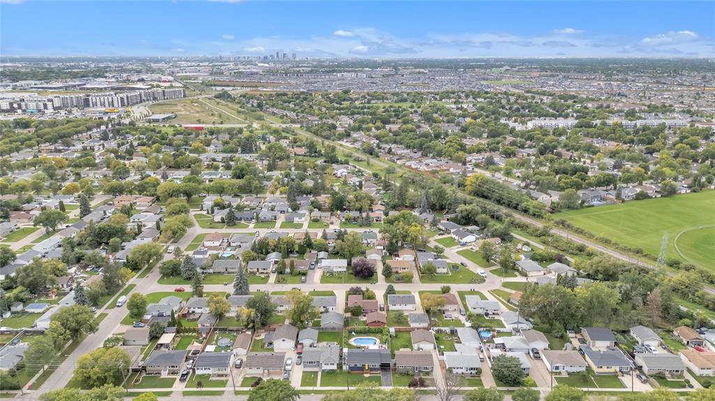 1401 Hoka Street, Winnipeg, Manitoba  R2C 2V8 - Photo 4 - 202522588