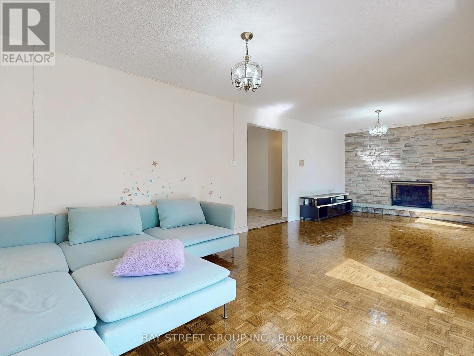 69 Fairglen Avenue, Toronto (L'amoreaux), Ontario  M1T 1G8 - Photo 13 - E12390445