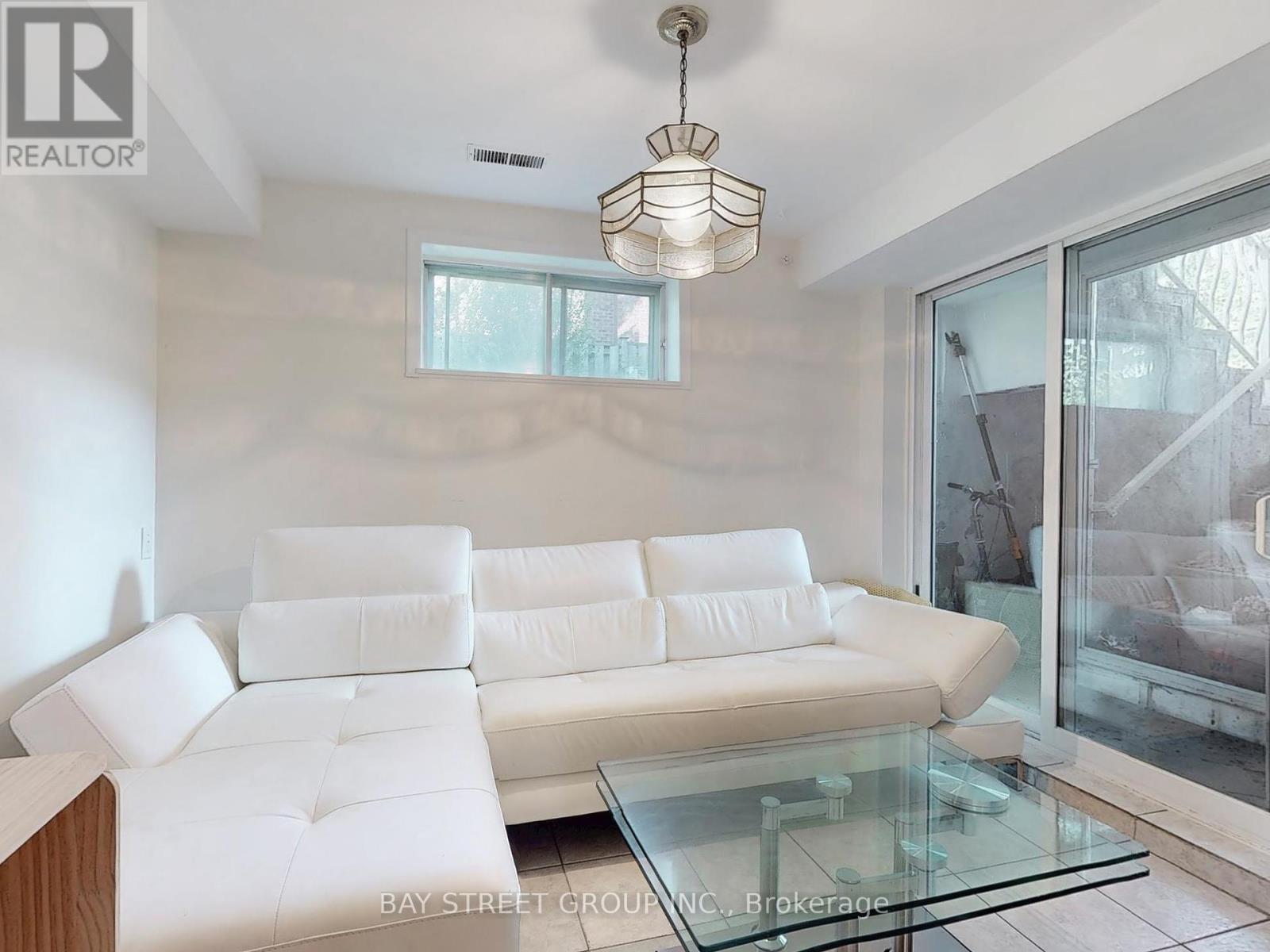 69 Fairglen Avenue, Toronto (L'amoreaux), Ontario  M1T 1G8 - Photo 28 - E12390445