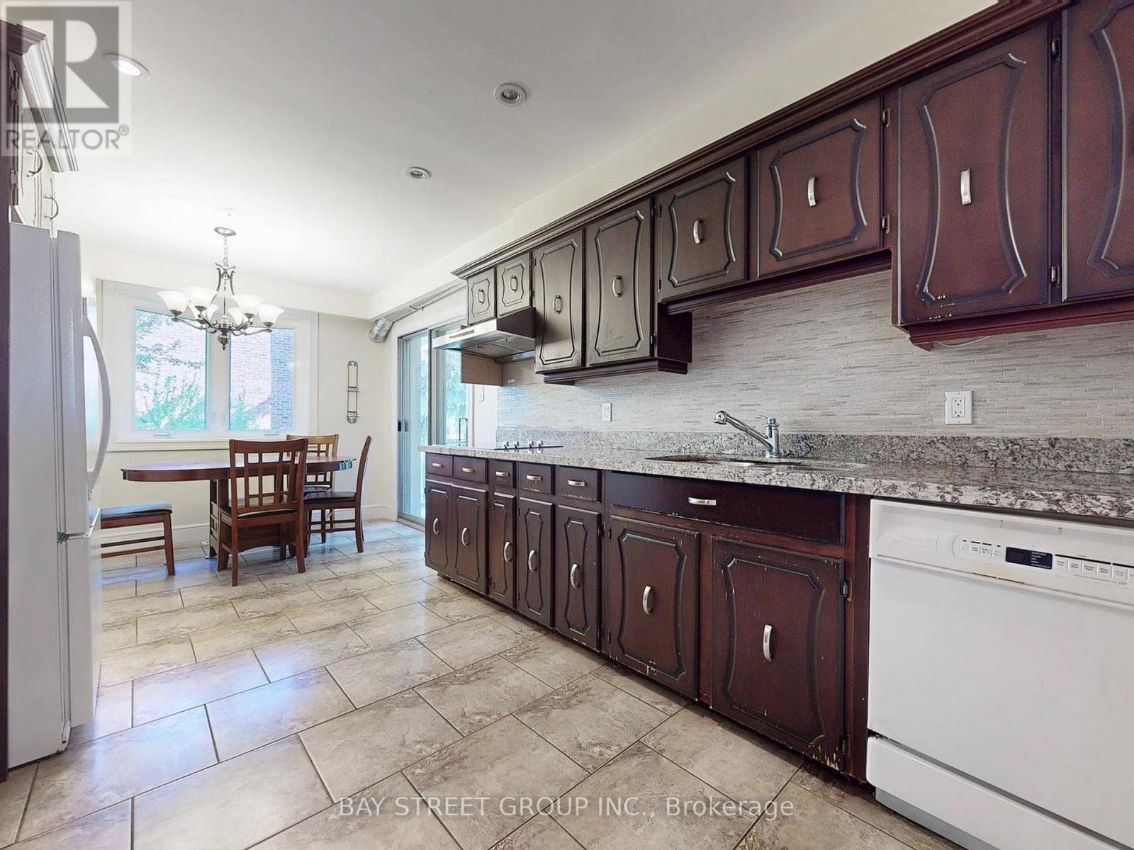 69 Fairglen Avenue, Toronto (L'amoreaux), Ontario  M1T 1G8 - Photo 8 - E12390445