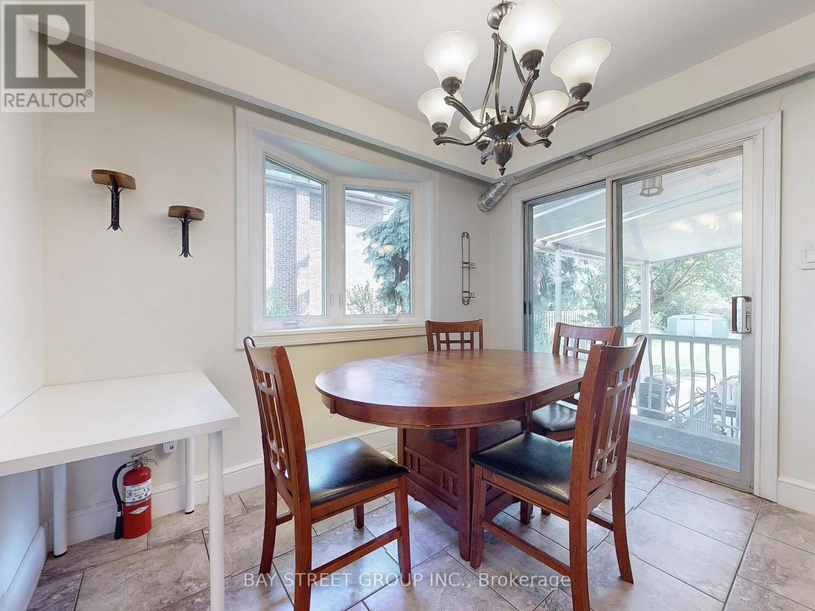 69 Fairglen Avenue, Toronto (L'amoreaux), Ontario  M1T 1G8 - Photo 9 - E12390445
