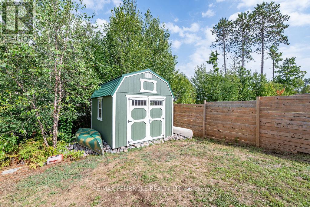 1005 Butler Boulevard, Petawawa, Ontario  K8H 0C2 - Photo 42 - X12385526