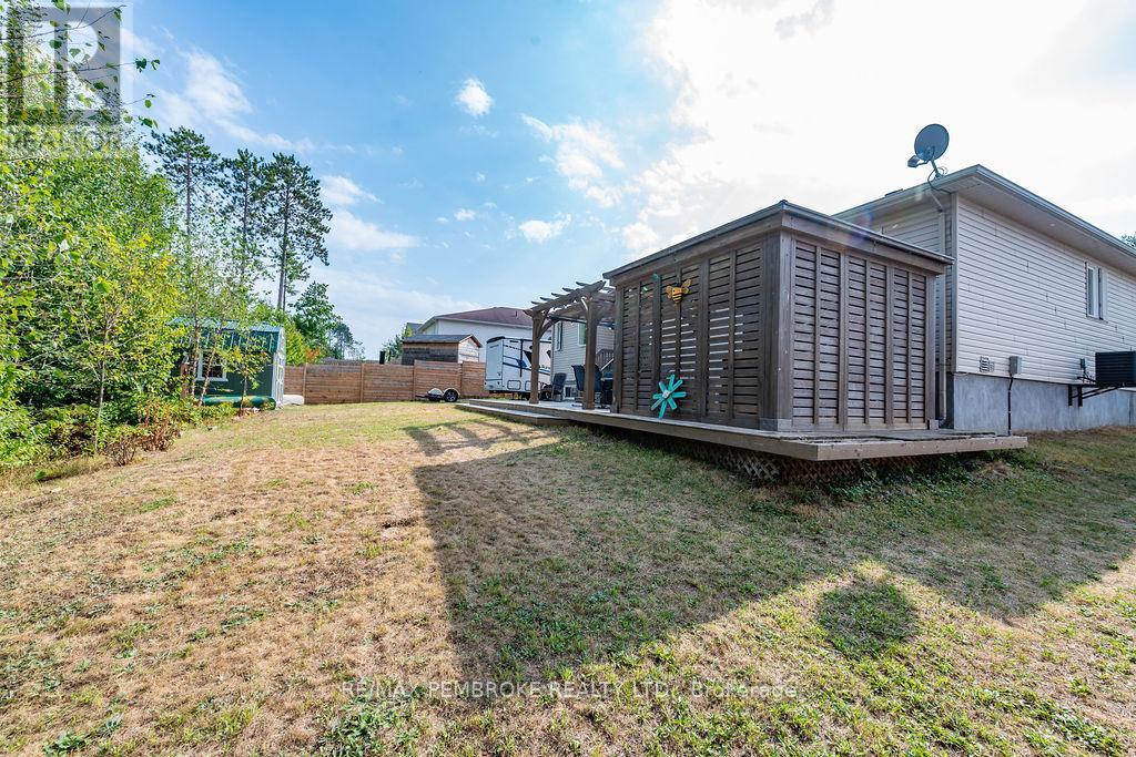 1005 Butler Boulevard, Petawawa, Ontario  K8H 0C2 - Photo 44 - X12385526