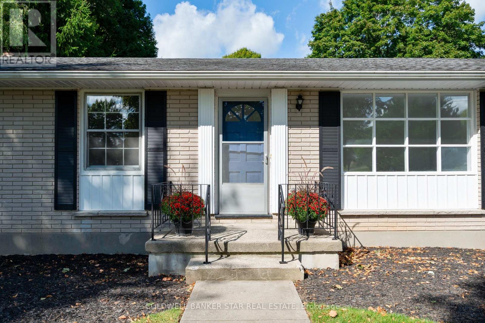 6361 Sunset Drive, Central Elgin, Ontario  N5R 3S8 - Photo 2 - X12390484