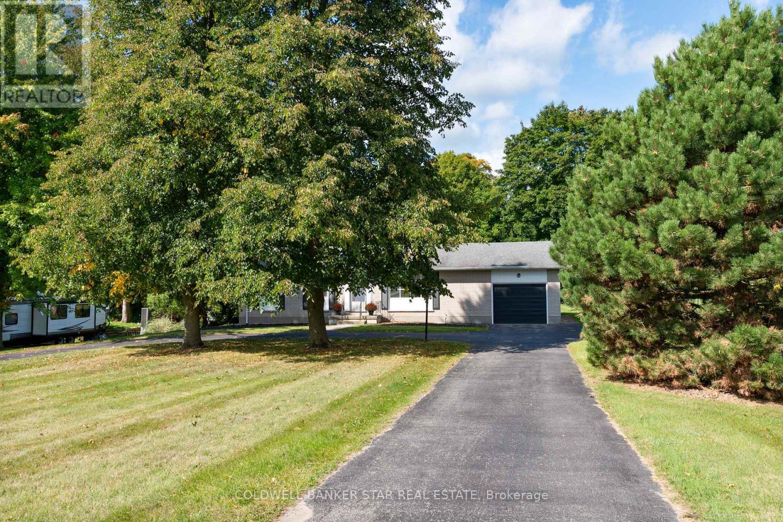 6361 Sunset Drive, Central Elgin, Ontario  N5R 3S8 - Photo 5 - X12390484