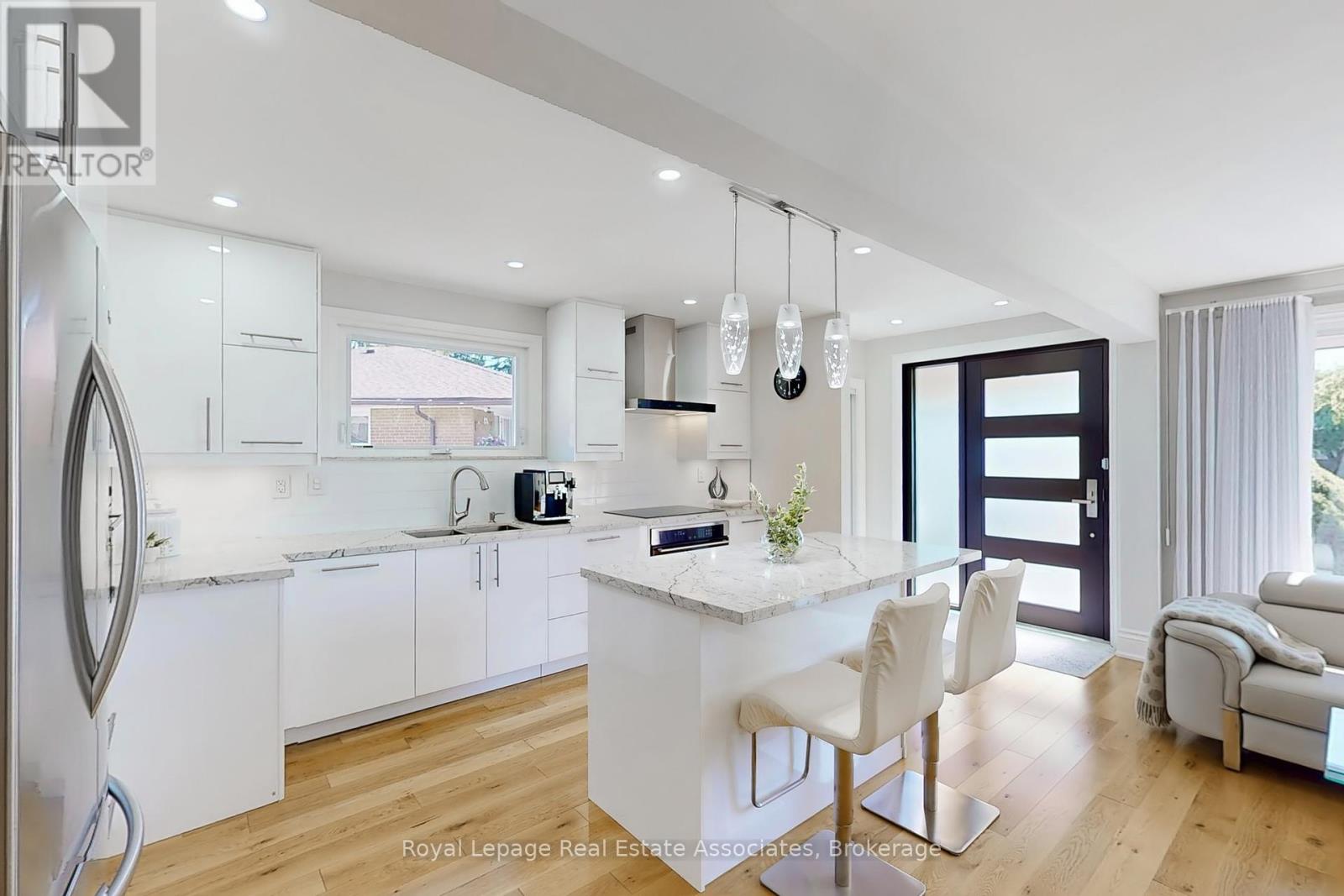 68 Vanguard Drive, Toronto (Islington-City Centre West), Ontario  M9B 5E6 - Photo 10 - W12390437