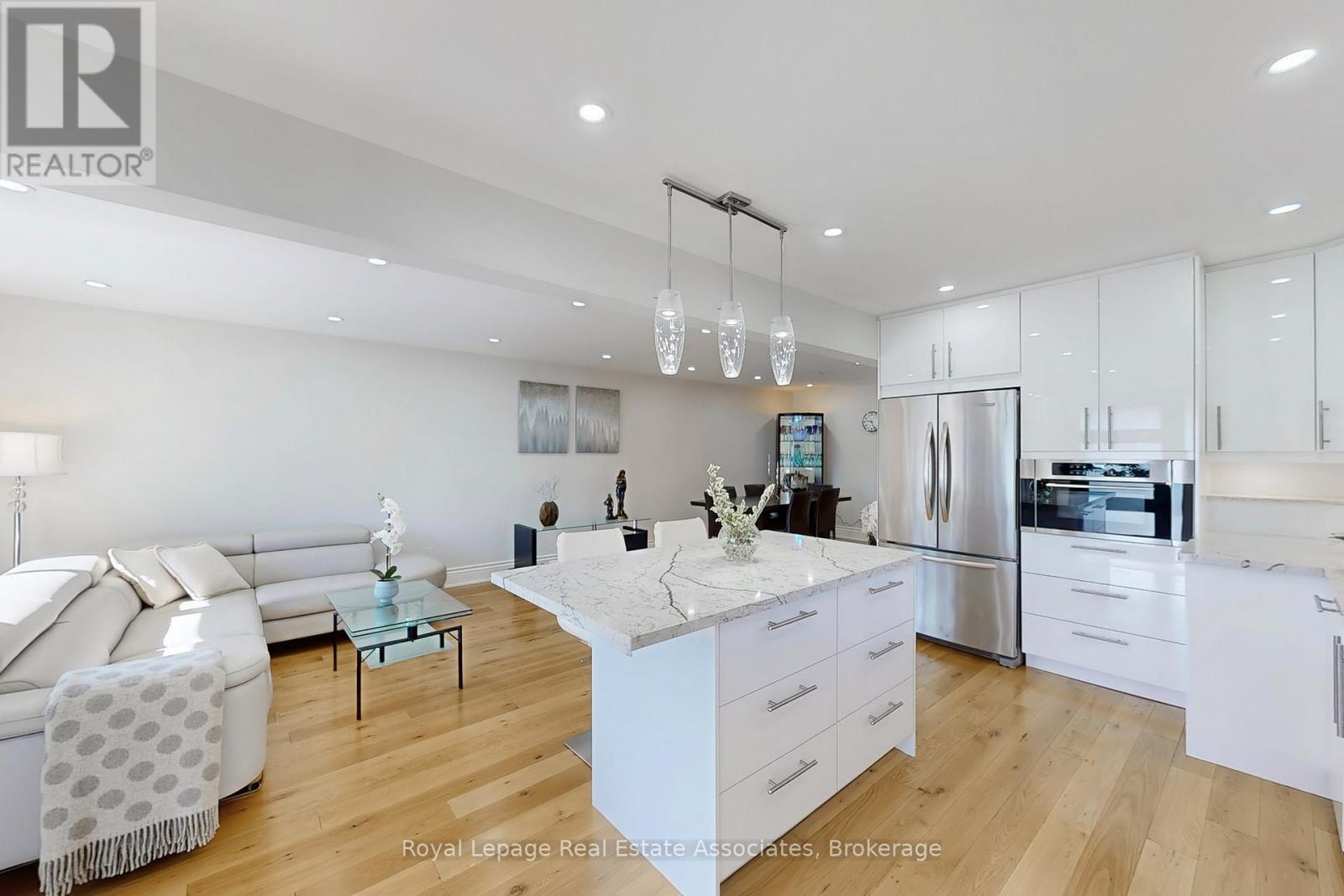 68 Vanguard Drive, Toronto (Islington-City Centre West), Ontario  M9B 5E6 - Photo 11 - W12390437