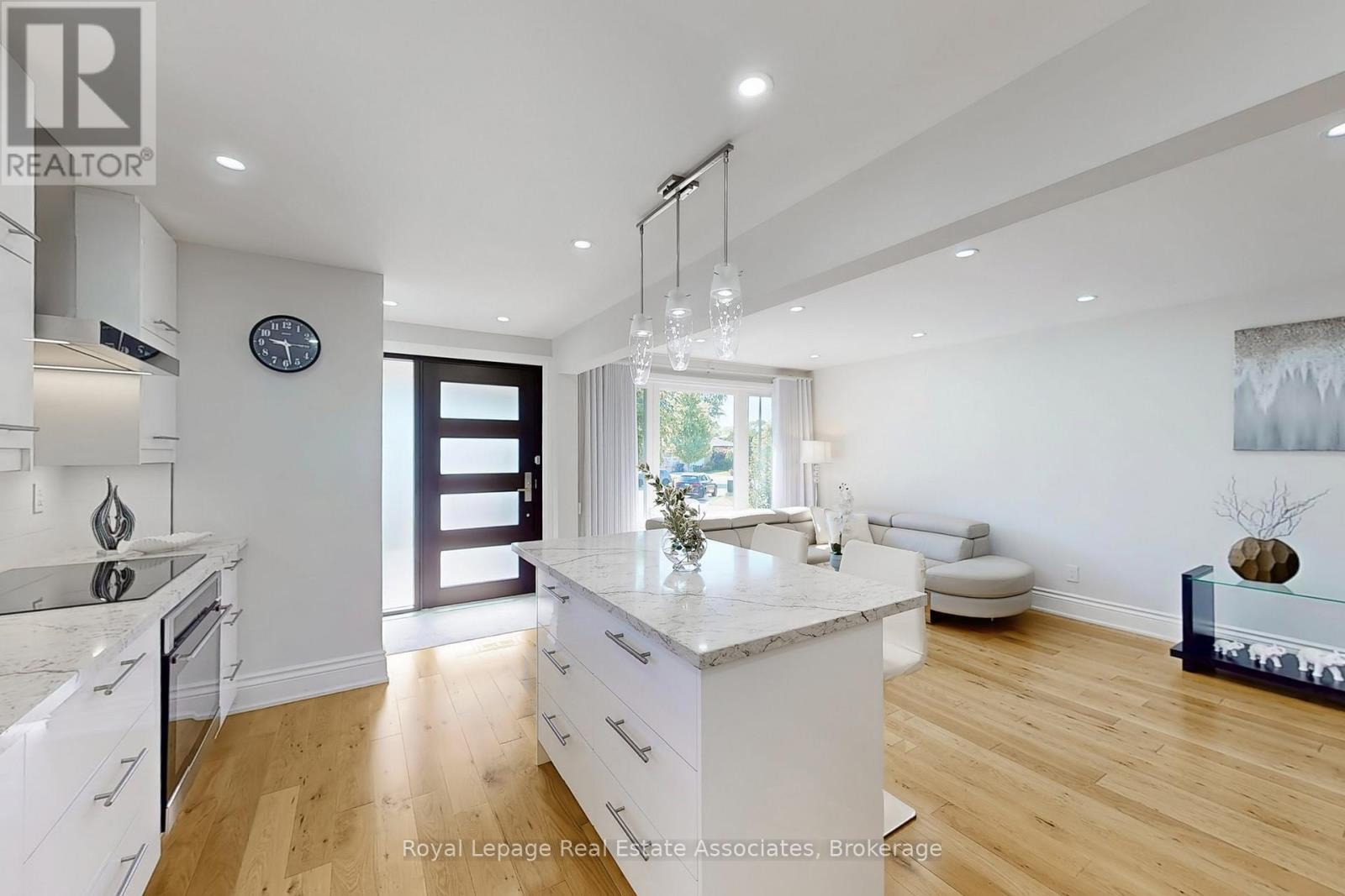 68 Vanguard Drive, Toronto (Islington-City Centre West), Ontario  M9B 5E6 - Photo 12 - W12390437