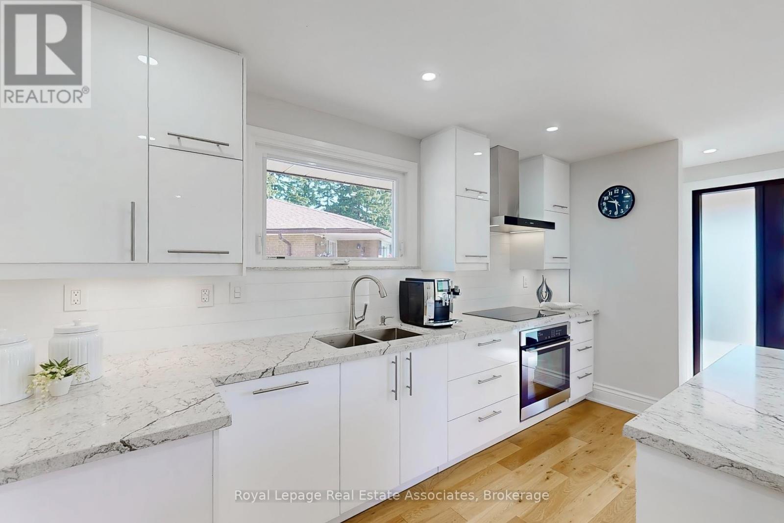 68 Vanguard Drive, Toronto (Islington-City Centre West), Ontario  M9B 5E6 - Photo 13 - W12390437
