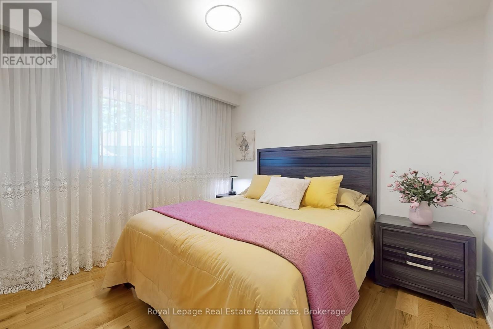 68 Vanguard Drive, Toronto (Islington-City Centre West), Ontario  M9B 5E6 - Photo 16 - W12390437