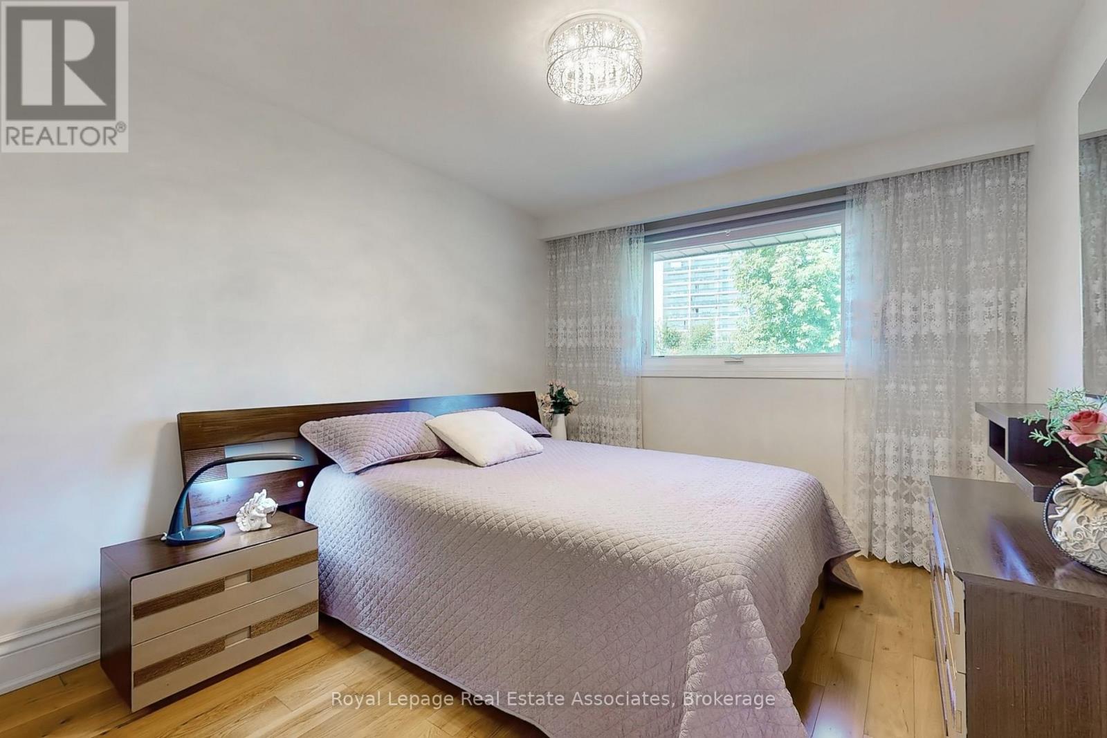 68 Vanguard Drive, Toronto (Islington-City Centre West), Ontario  M9B 5E6 - Photo 19 - W12390437