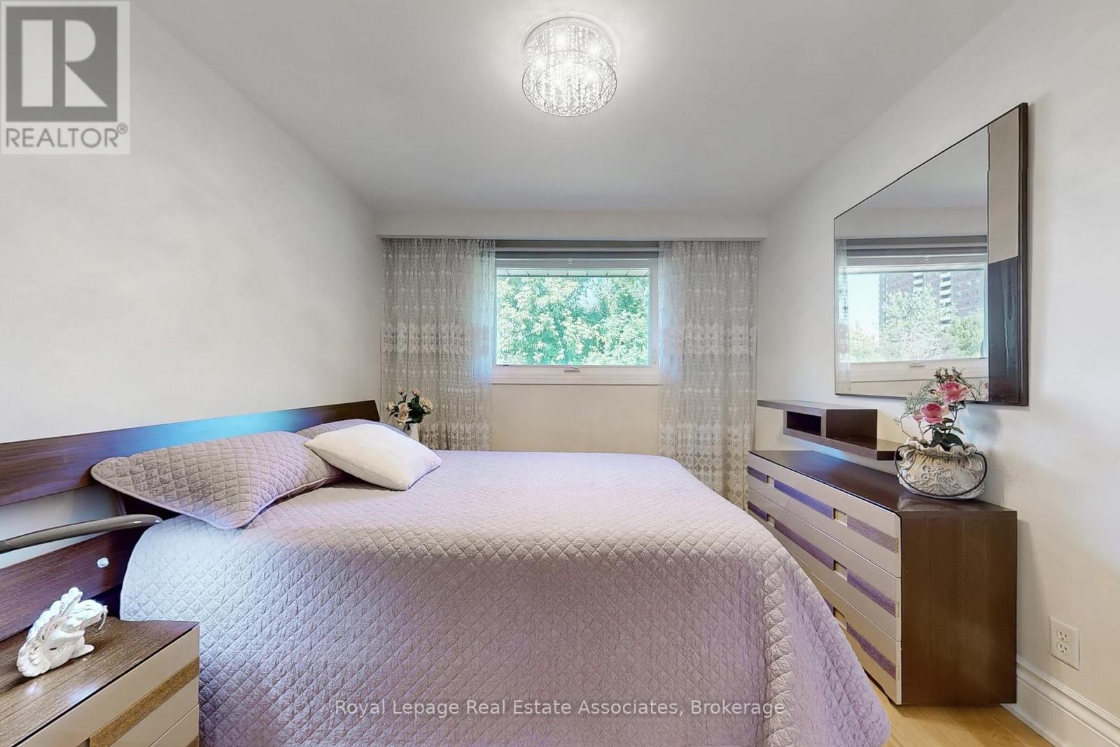 68 Vanguard Drive, Toronto (Islington-City Centre West), Ontario  M9B 5E6 - Photo 20 - W12390437