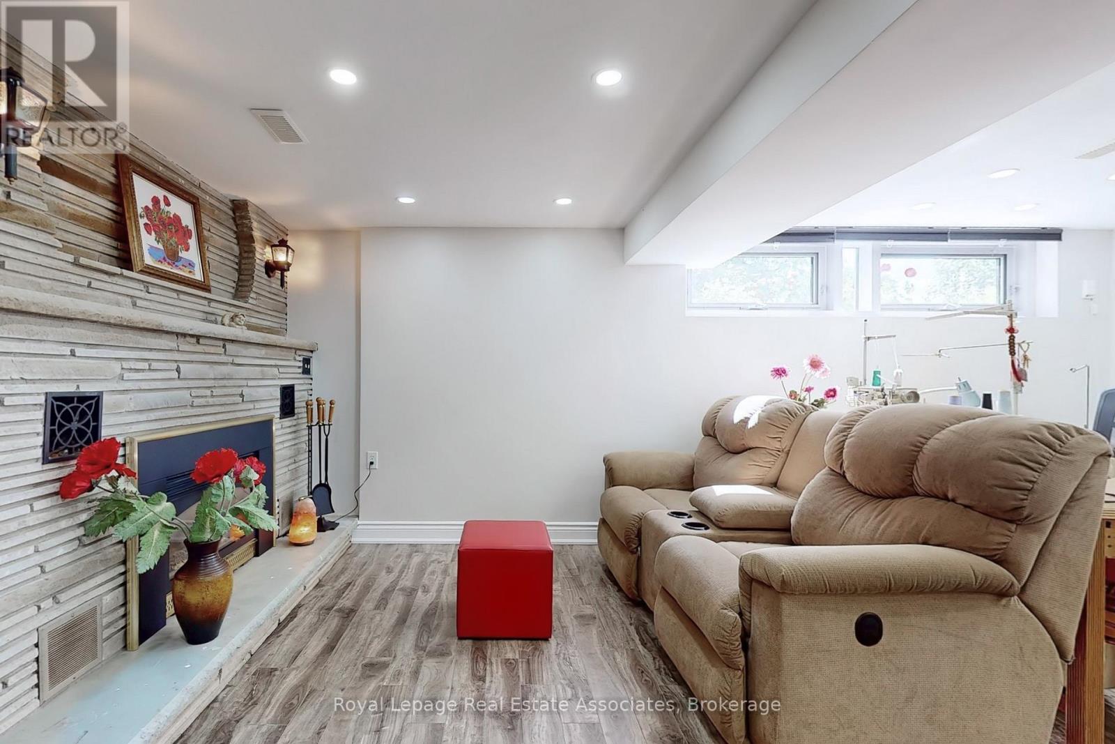 68 Vanguard Drive, Toronto (Islington-City Centre West), Ontario  M9B 5E6 - Photo 23 - W12390437
