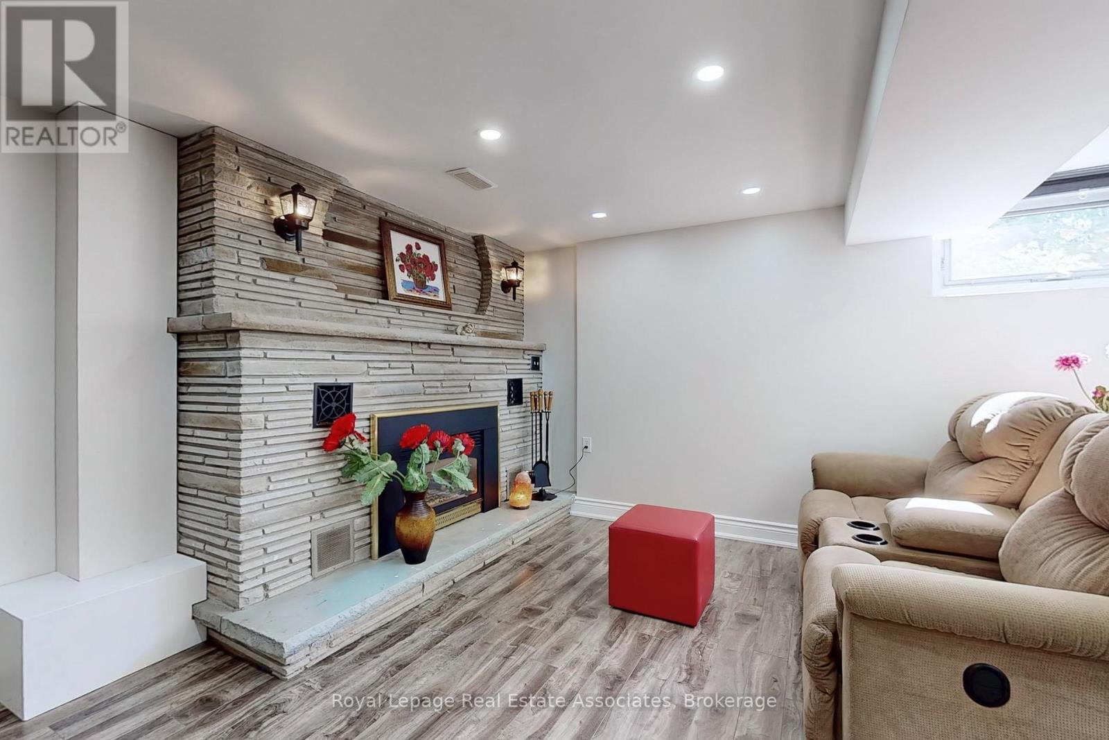 68 Vanguard Drive, Toronto (Islington-City Centre West), Ontario  M9B 5E6 - Photo 24 - W12390437