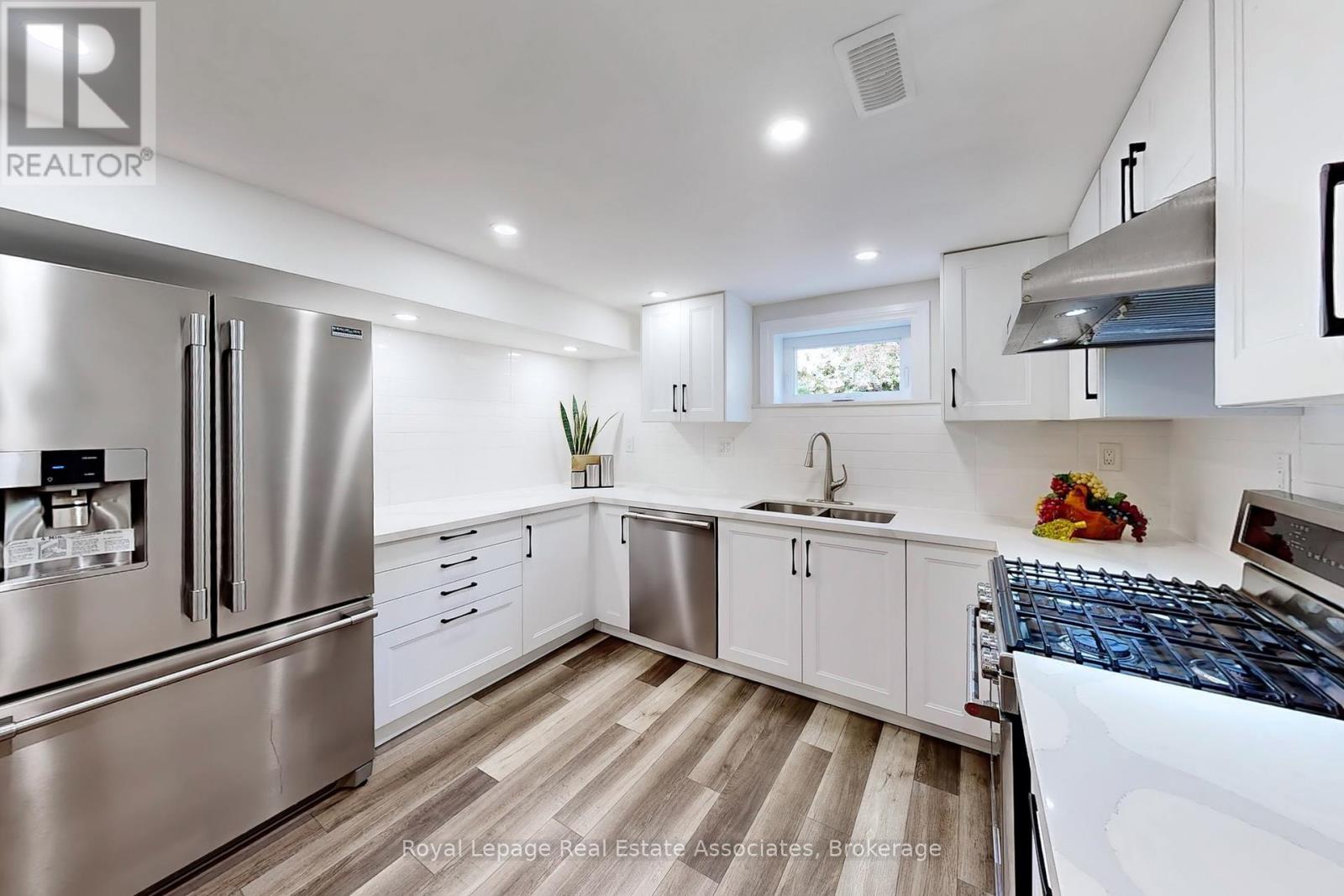 68 Vanguard Drive, Toronto (Islington-City Centre West), Ontario  M9B 5E6 - Photo 28 - W12390437