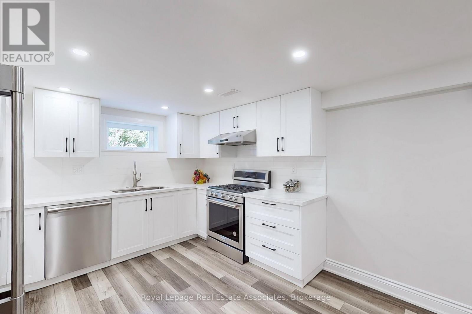 68 Vanguard Drive, Toronto (Islington-City Centre West), Ontario  M9B 5E6 - Photo 30 - W12390437