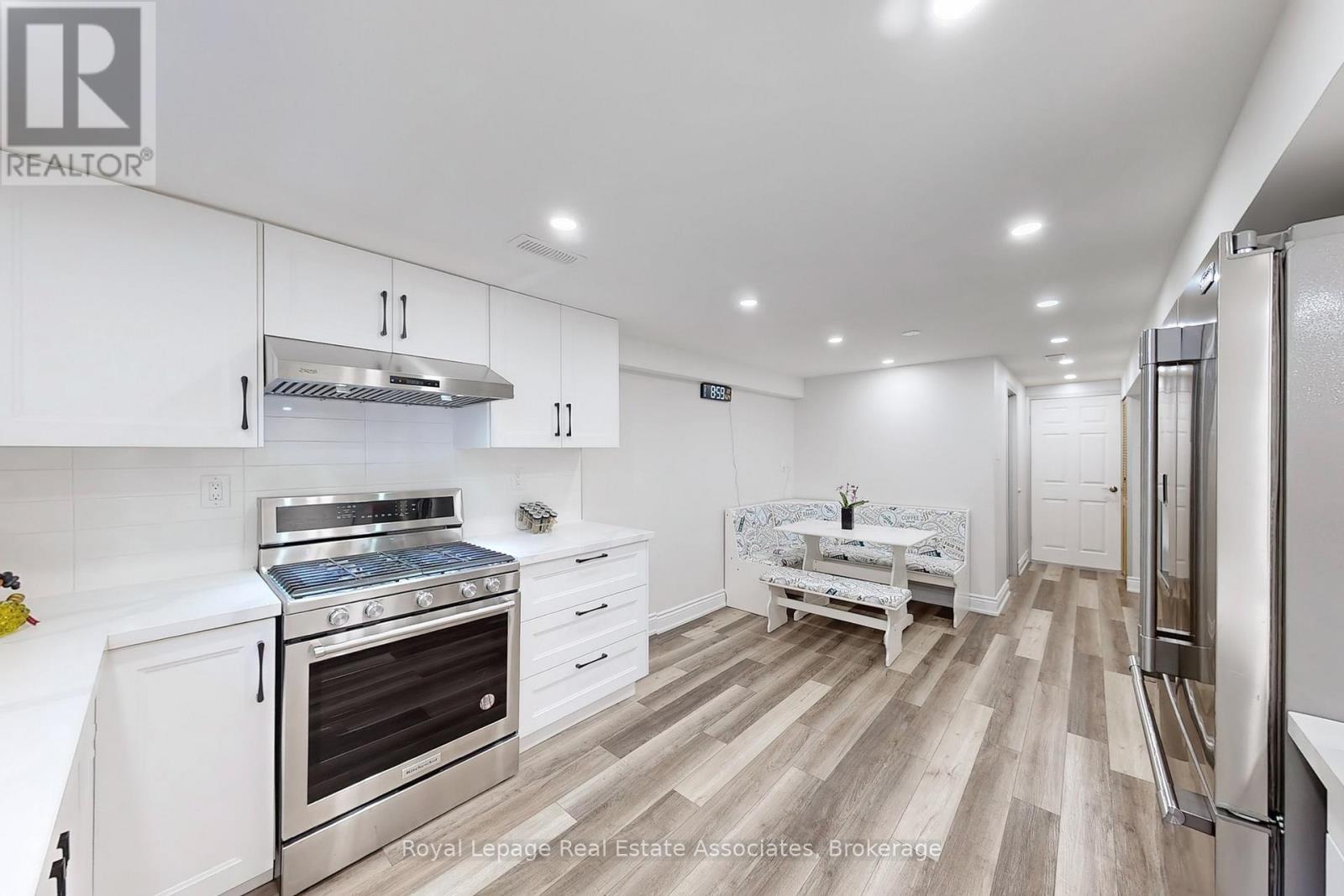 68 Vanguard Drive, Toronto (Islington-City Centre West), Ontario  M9B 5E6 - Photo 32 - W12390437