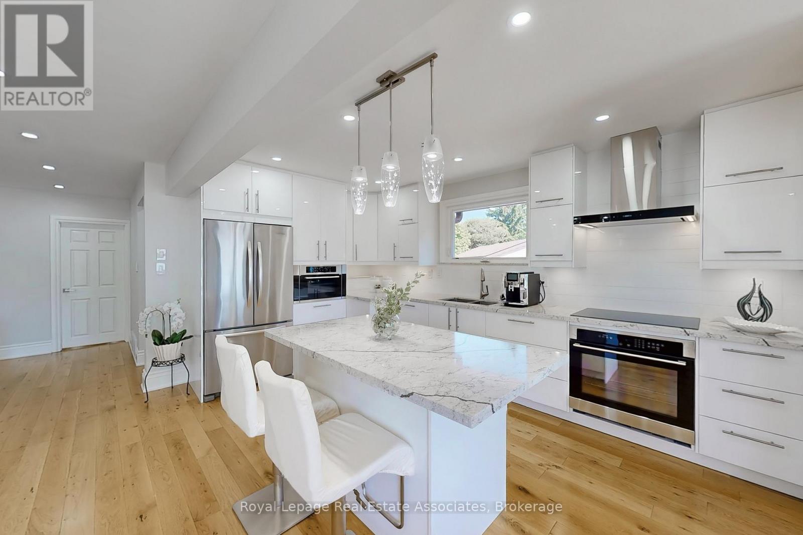 68 Vanguard Drive, Toronto (Islington-City Centre West), Ontario  M9B 5E6 - Photo 4 - W12390437