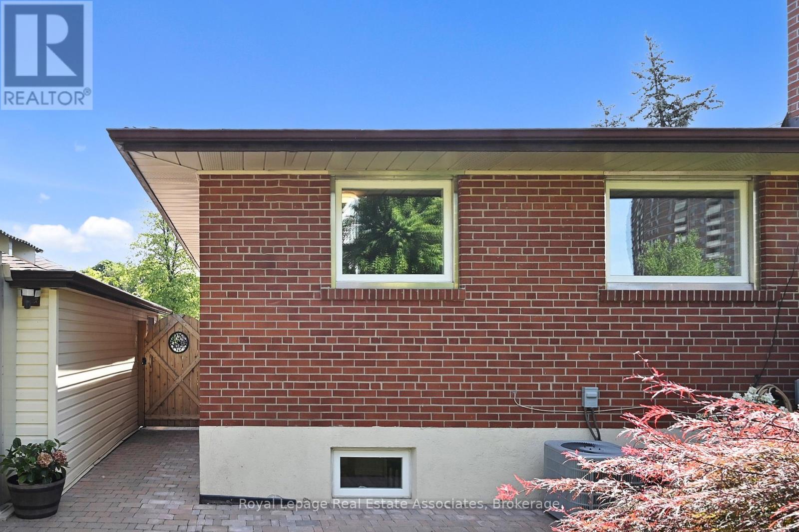 68 Vanguard Drive, Toronto (Islington-City Centre West), Ontario  M9B 5E6 - Photo 44 - W12390437