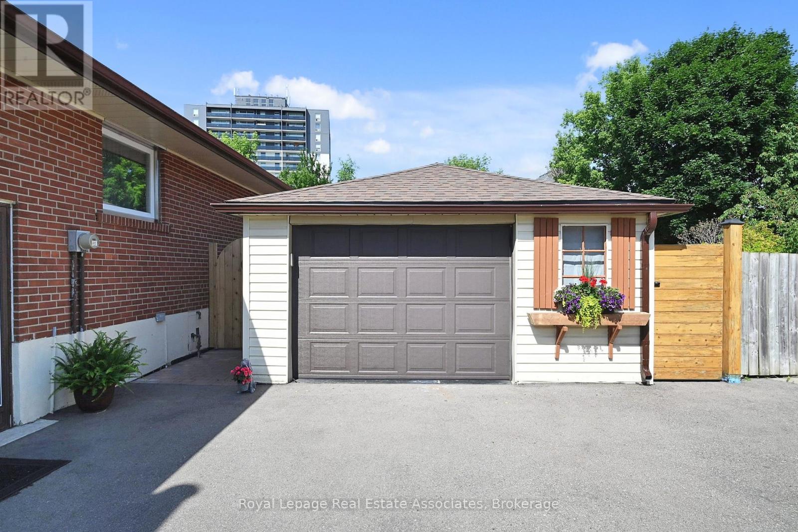 68 Vanguard Drive, Toronto (Islington-City Centre West), Ontario  M9B 5E6 - Photo 46 - W12390437