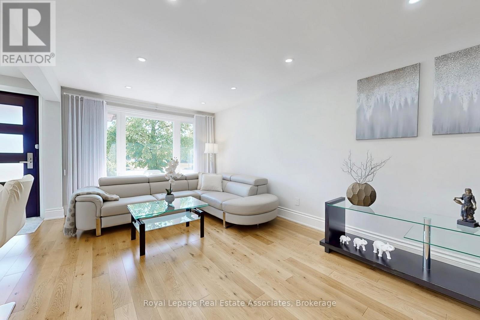 68 Vanguard Drive, Toronto (Islington-City Centre West), Ontario  M9B 5E6 - Photo 6 - W12390437