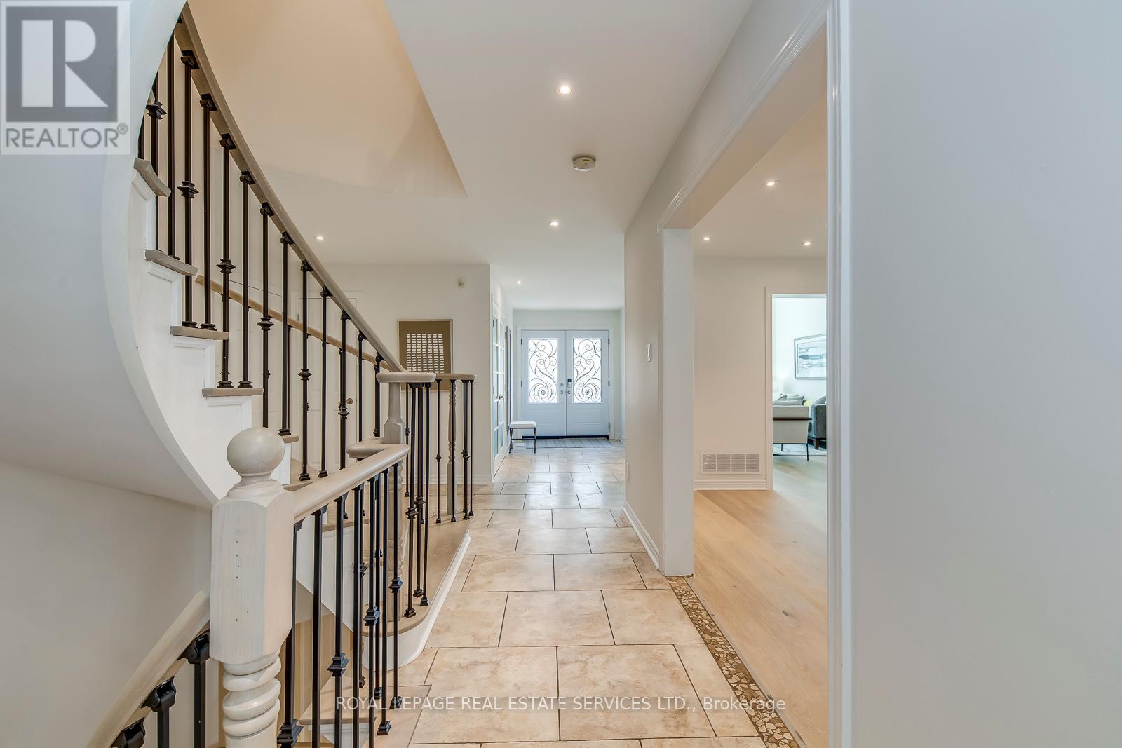 1387 Bayshire Drive, Oakville (Jc Joshua Creek), Ontario  L6H 6E7 - Photo 14 - W12390440