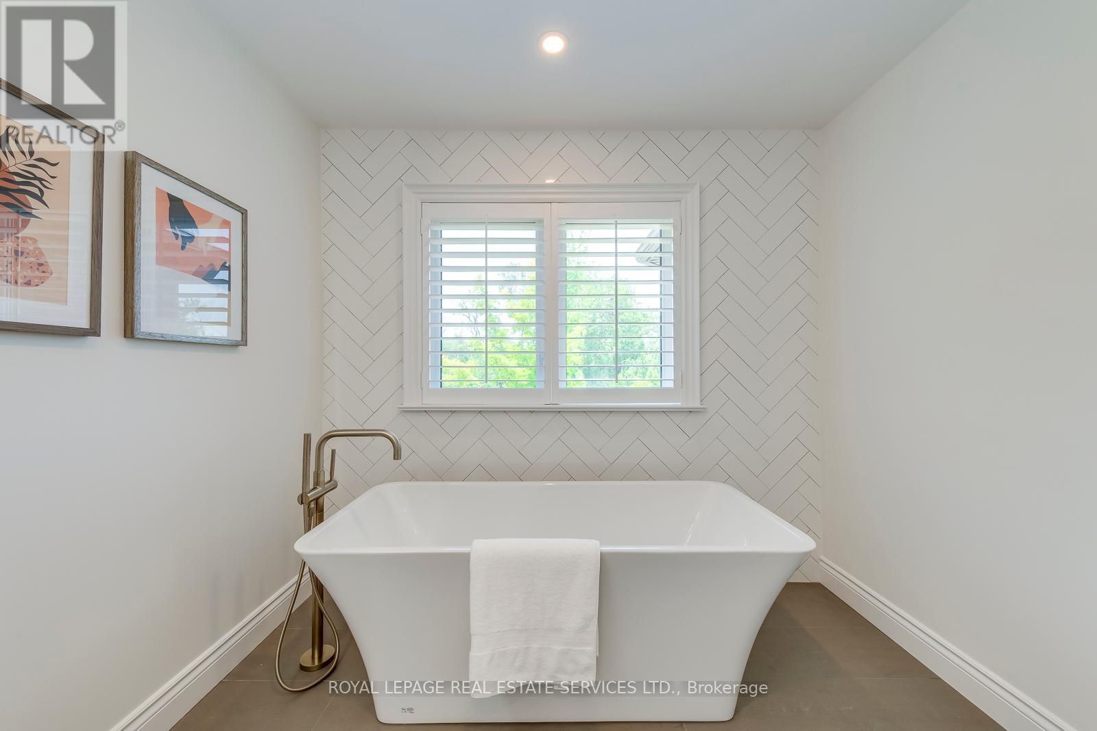 1387 Bayshire Drive, Oakville (Jc Joshua Creek), Ontario  L6H 6E7 - Photo 34 - W12390440
