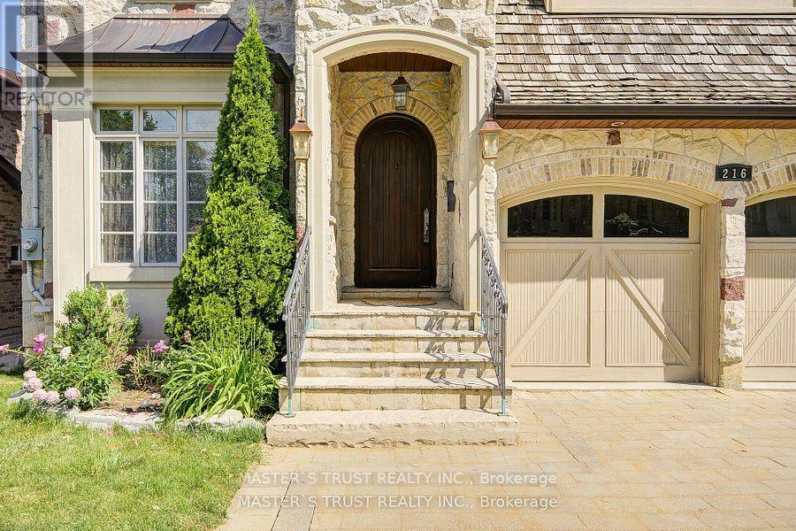 216 Parkview Avenue, Toronto, Ontario  M2N 3Y8 - Photo 2 - C12390475