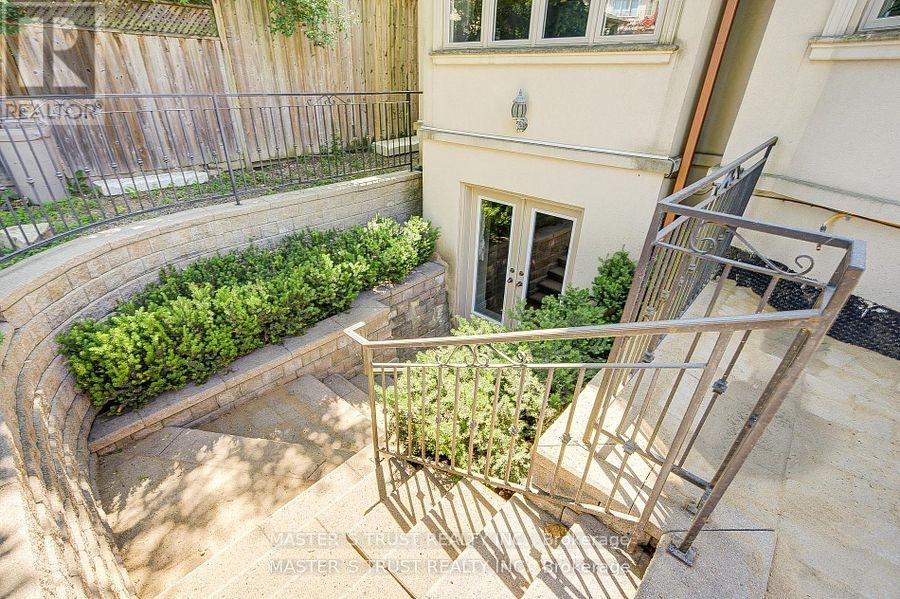216 Parkview Avenue, Toronto, Ontario  M2N 3Y8 - Photo 40 - C12390475