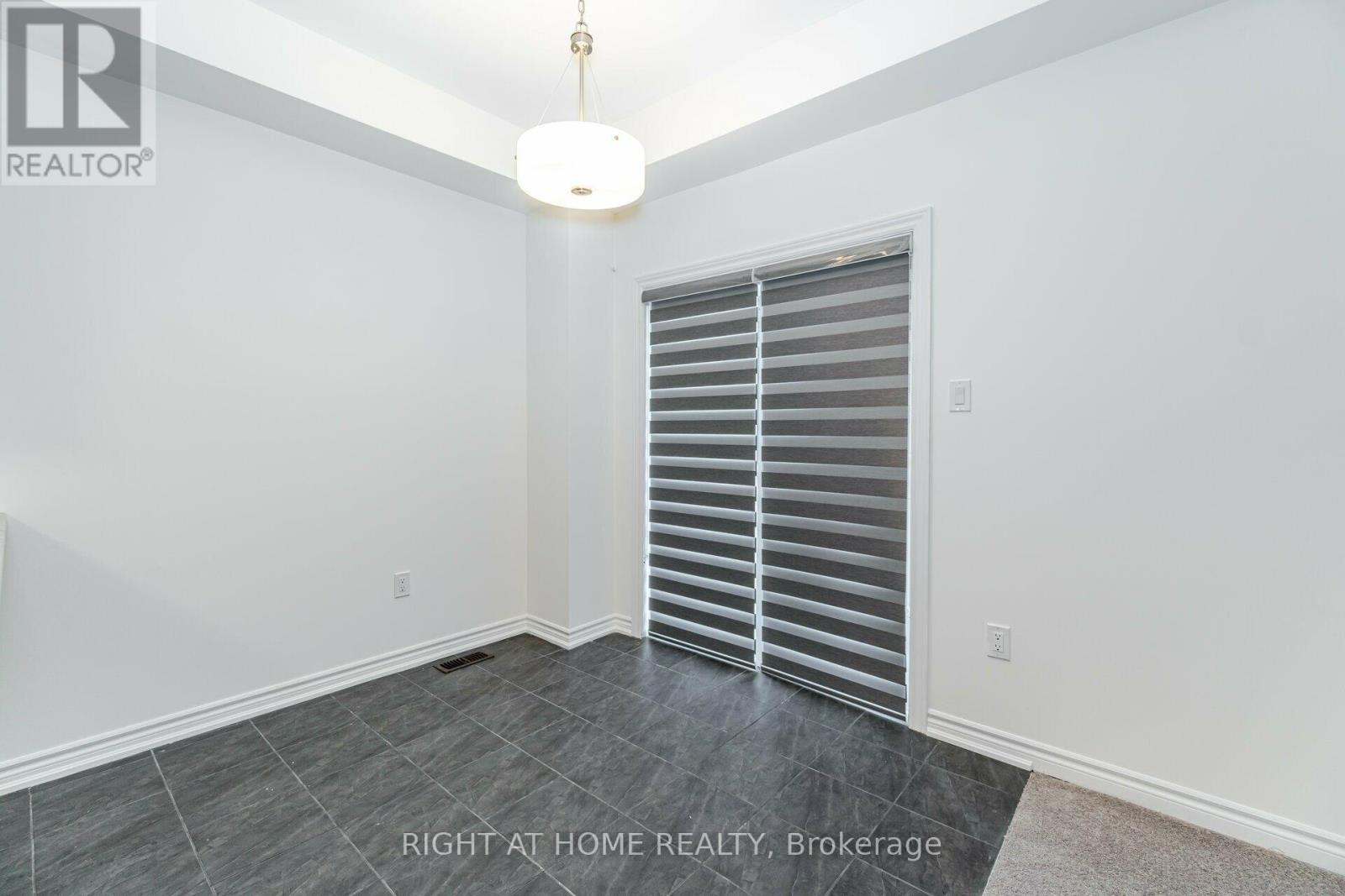 20 Copeman Avenue, Brantford, Ontario  N3V 0B3 - Photo 11 - X12347443